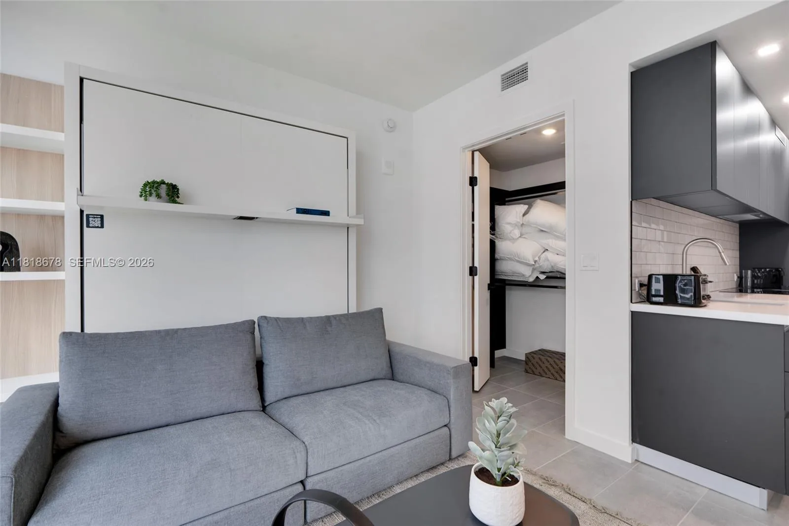 227 NE 2nd St # 2810, Miami, FL 33132 photo 6