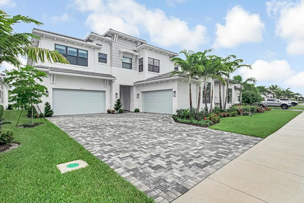 10018 SKYLOFT Street, Palm Beach Gardens, FL 33412