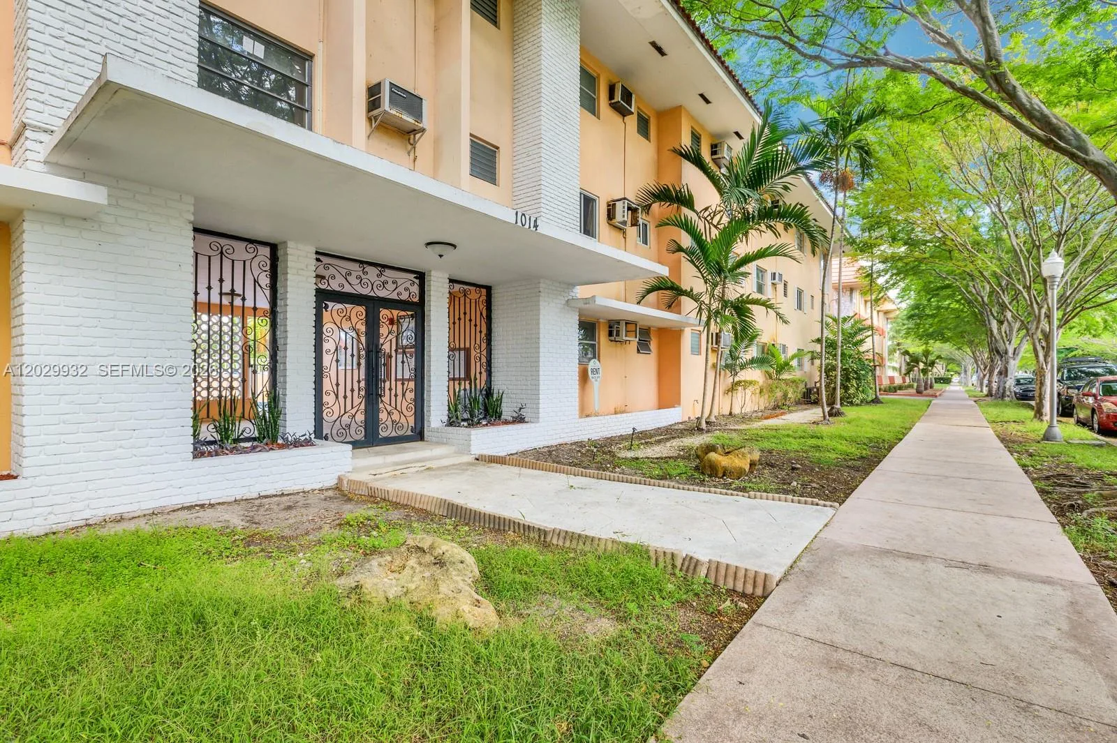 1014 Salzedo St # 211, Coral Gables, FL 33134