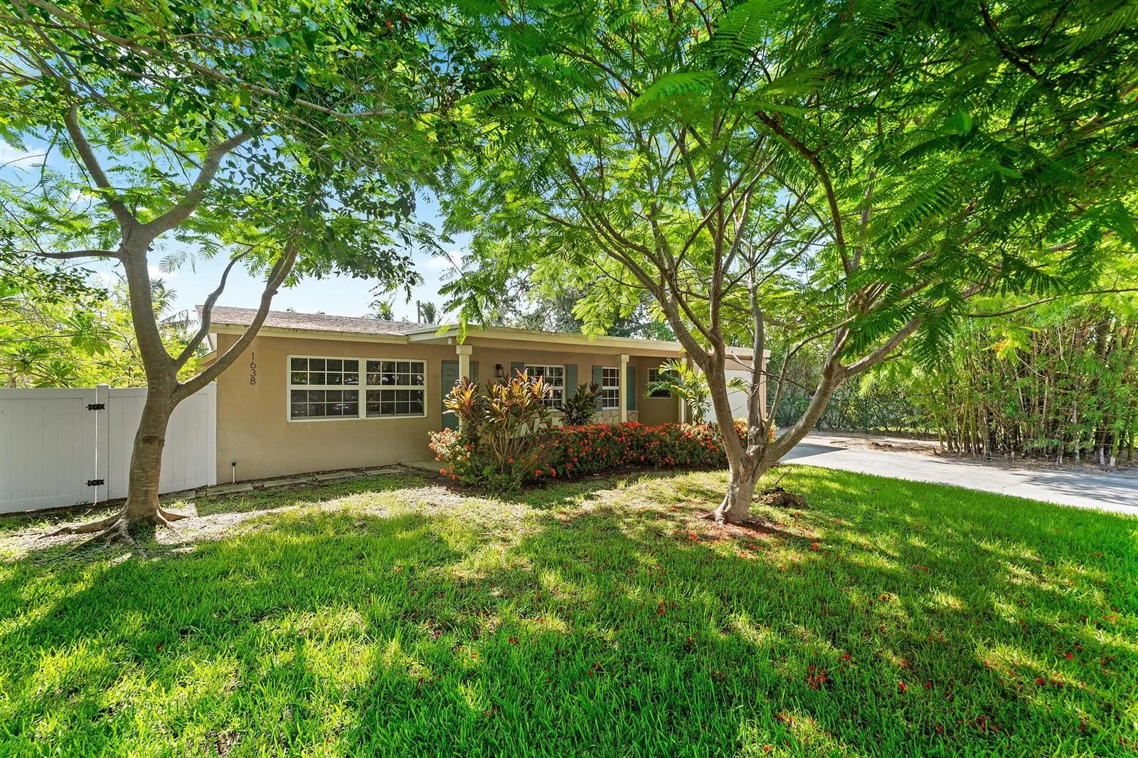 1638 NE 3rd Avenue, Delray Beach, FL 33444 photo 2