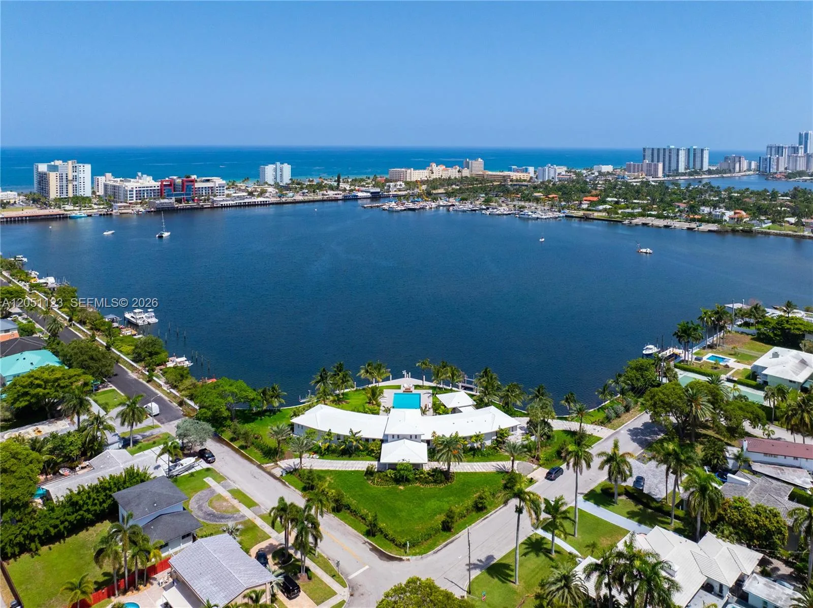 900 N Northlake Dr, Hollywood, FL 33019 photo 2