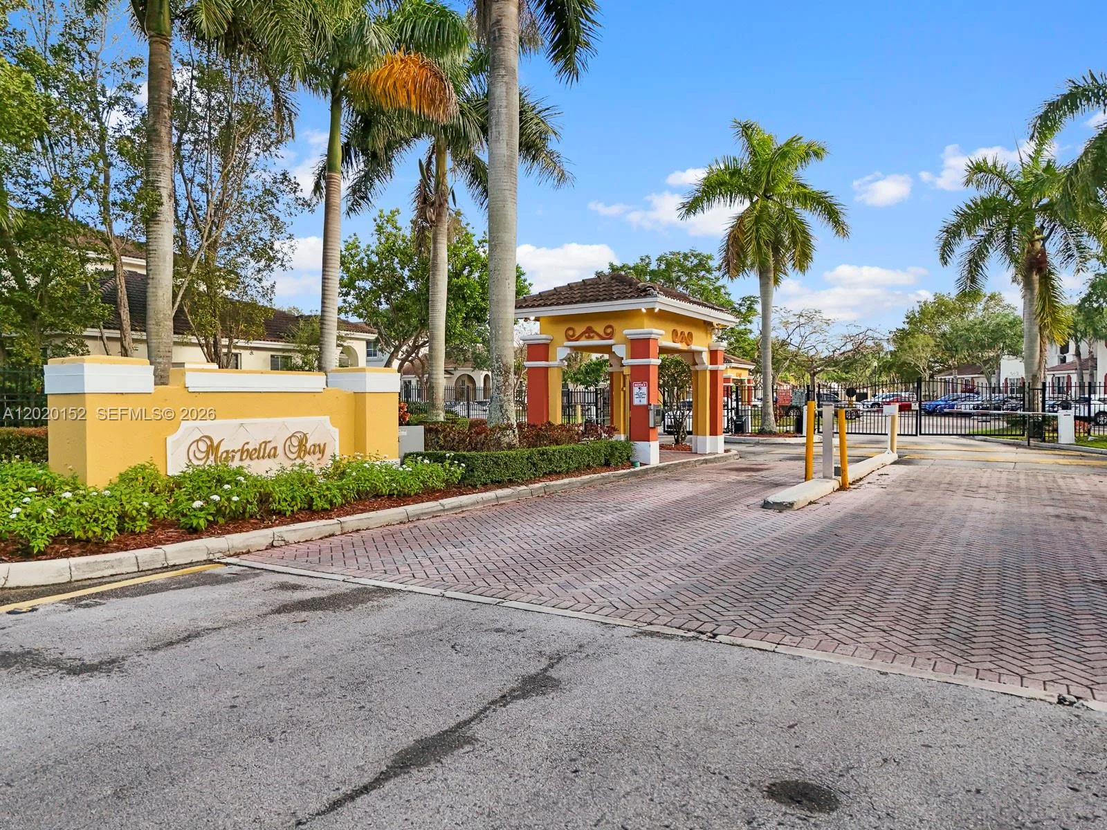 1049 NE 42nd Pl, Homestead, FL 33033 photo 4