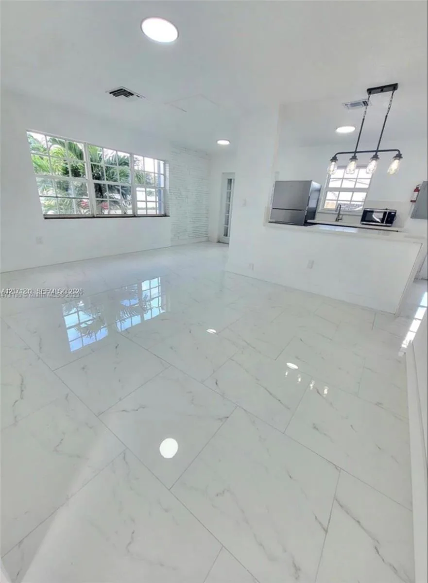 7031 Taylor St, Hollywood, FL 33024 photo 4