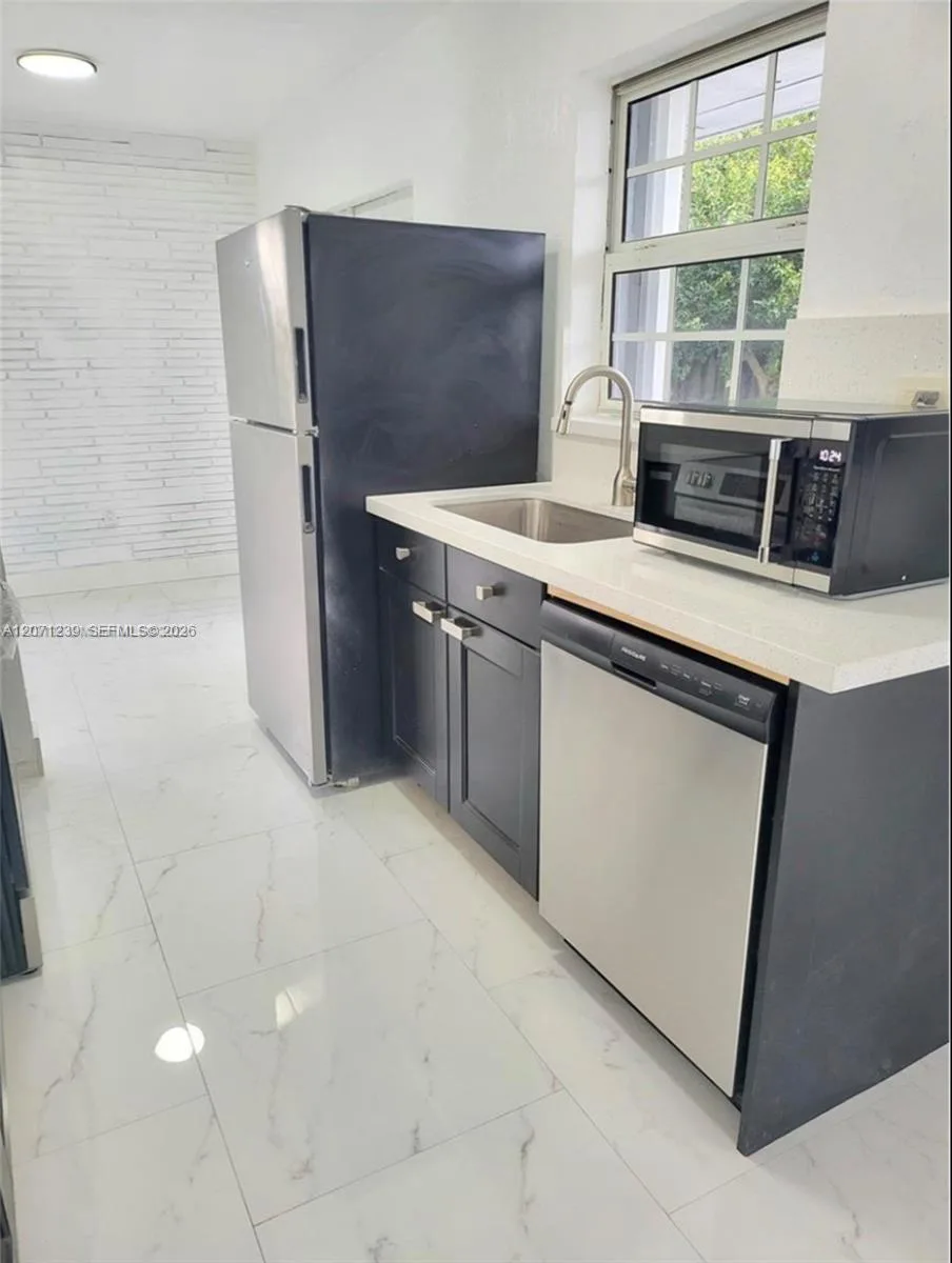 7031 Taylor St, Hollywood, FL 33024 photo 6