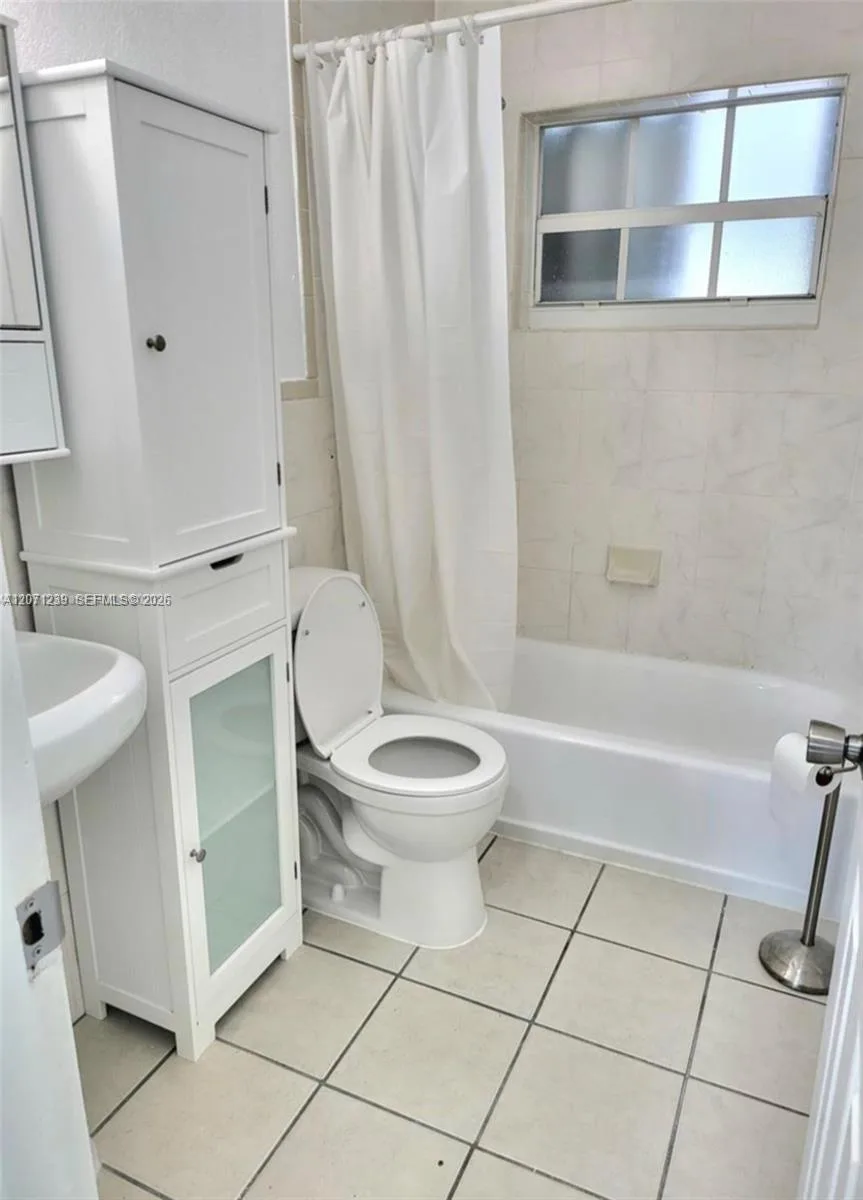 7031 Taylor St, Hollywood, FL 33024 photo 9