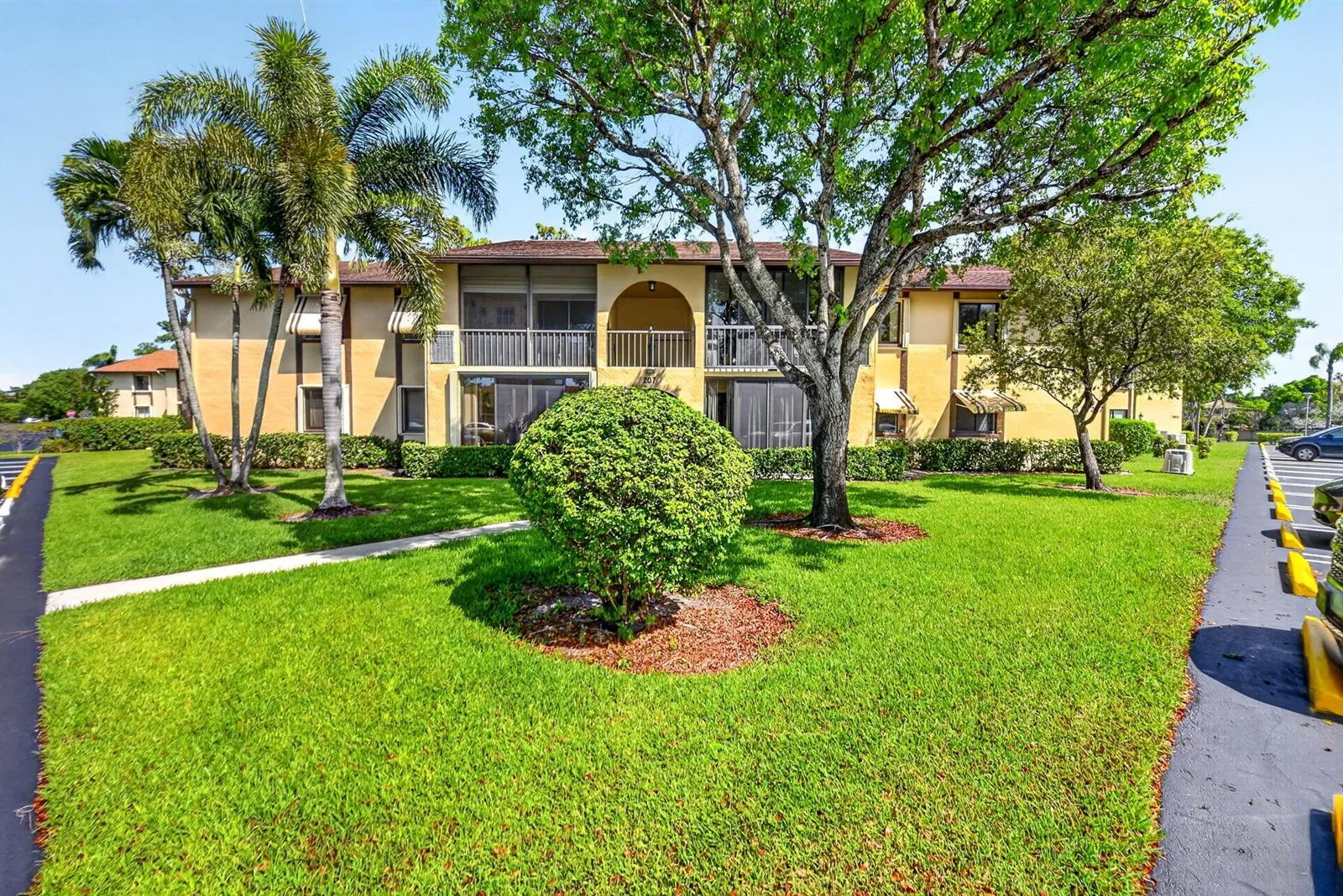 207 Pine Hov Circle # D2, FL 33463