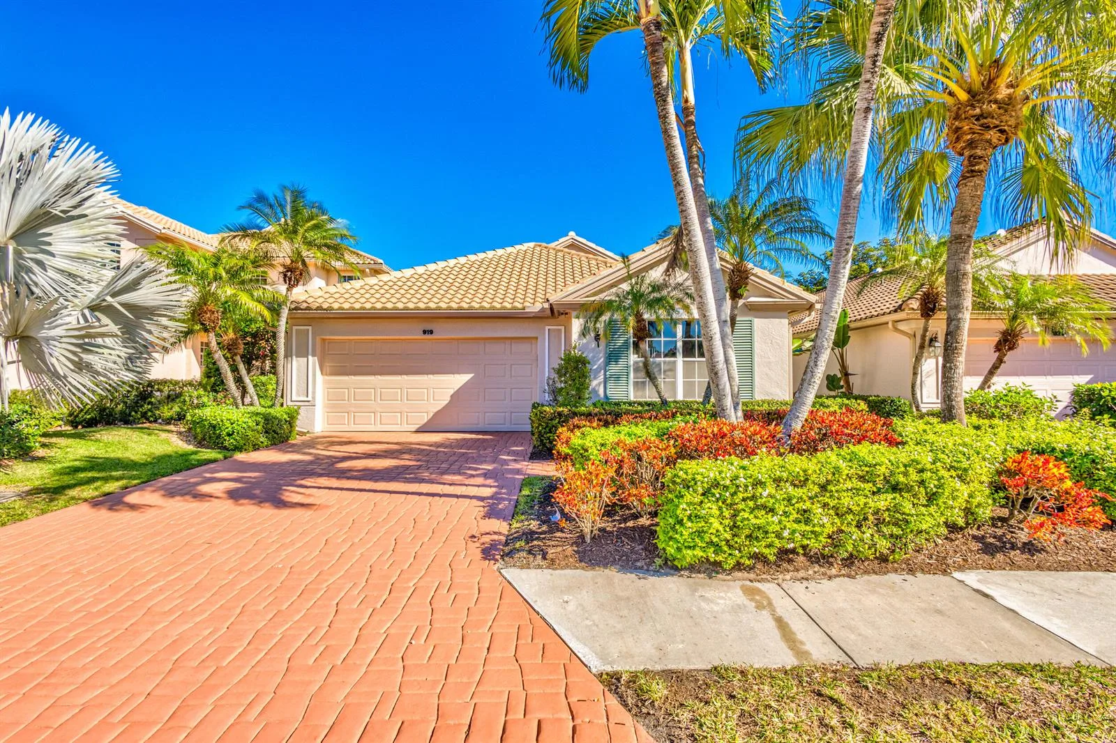 919 Augusta Pointe Drive, Palm Beach Gardens, FL 33418 photo 2