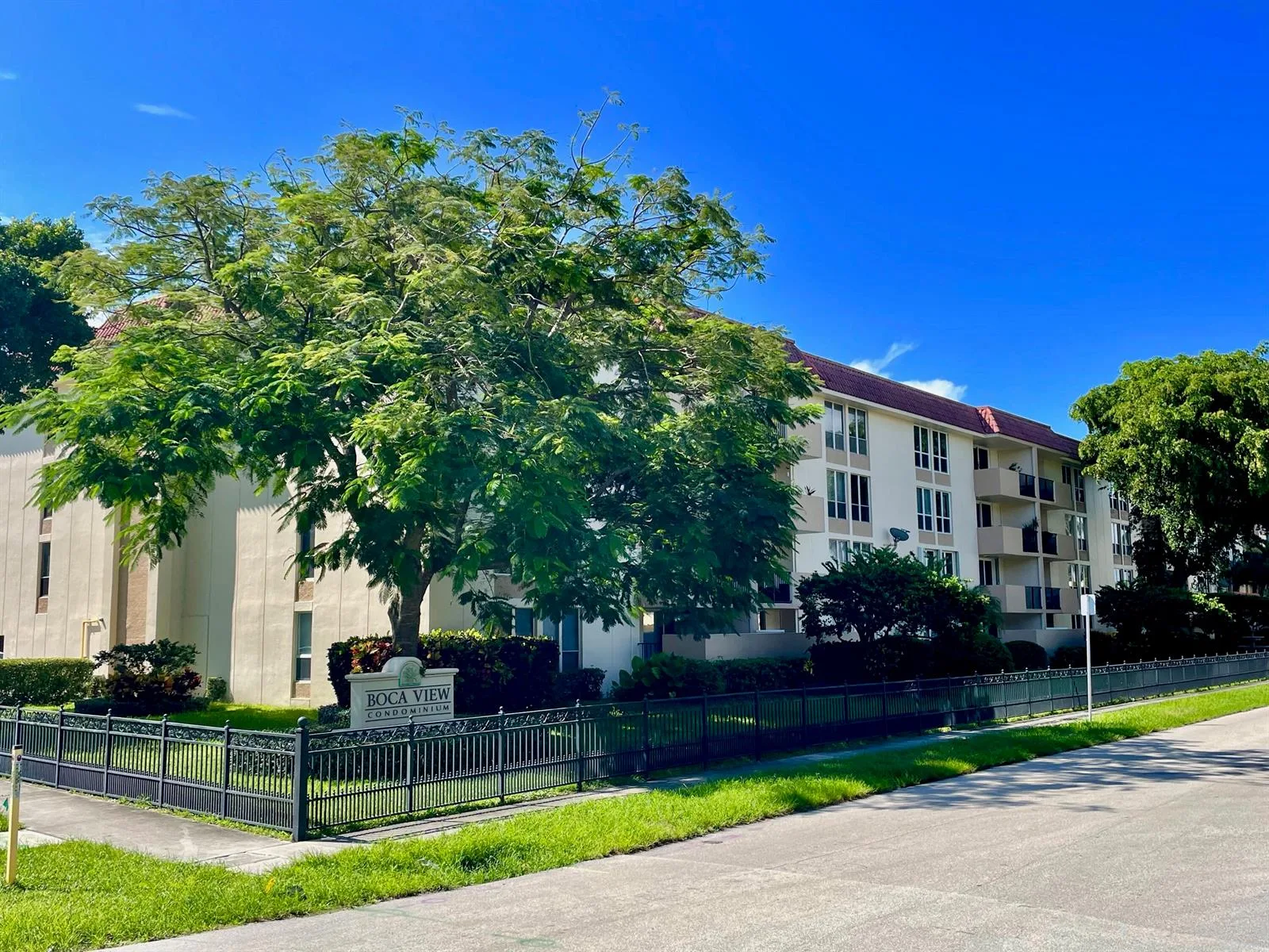1000 Spanish River Road # 2n, Boca Raton, FL 33432