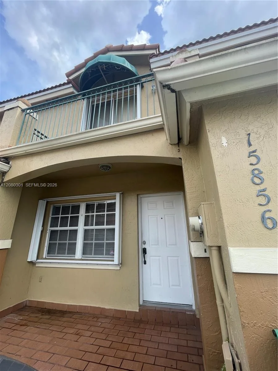 15856 SW 71st St, Miami, FL 33193