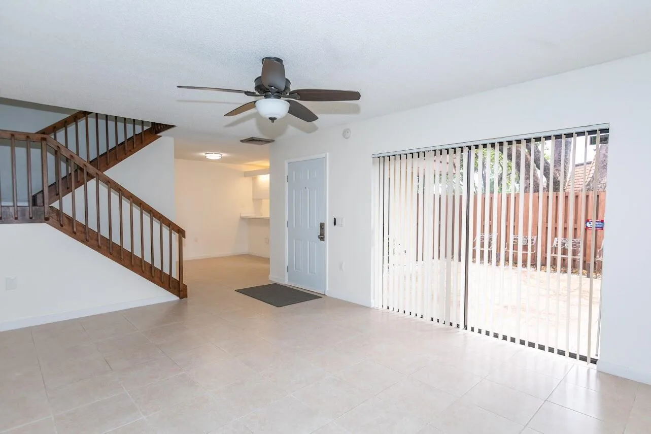 2815 28TH Lane, FL 33463 photo 6