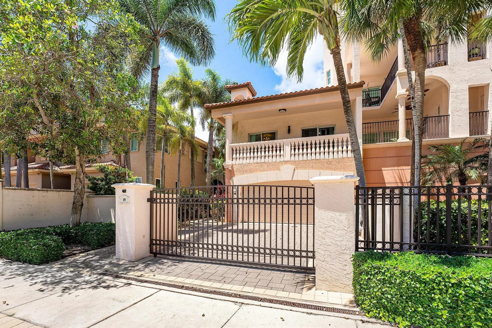 19 Hendricks Isle, Fort Lauderdale, FL 33301