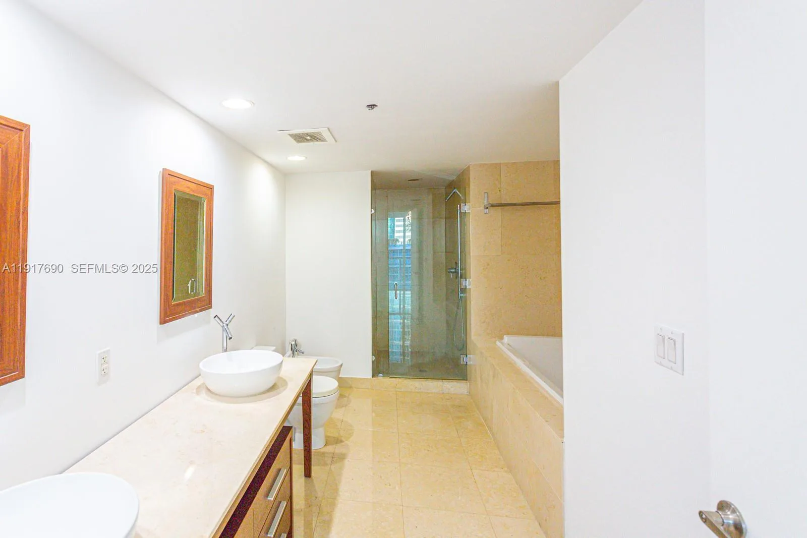 475 Brickell Ave # 1615, Miami, FL 33131 photo 7