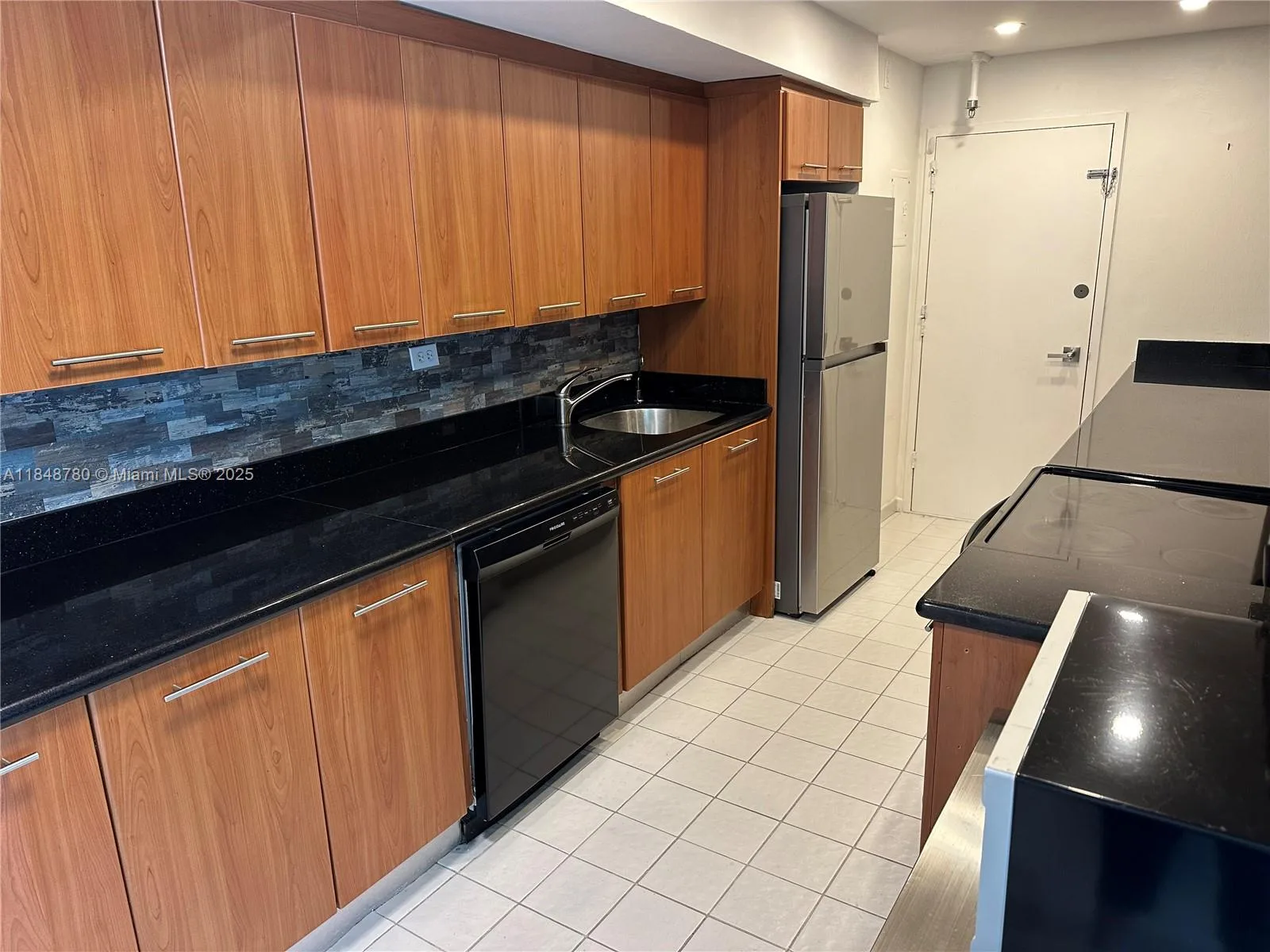 6039 Collins Ave # 826, Miami Beach, FL 33140 photo 4