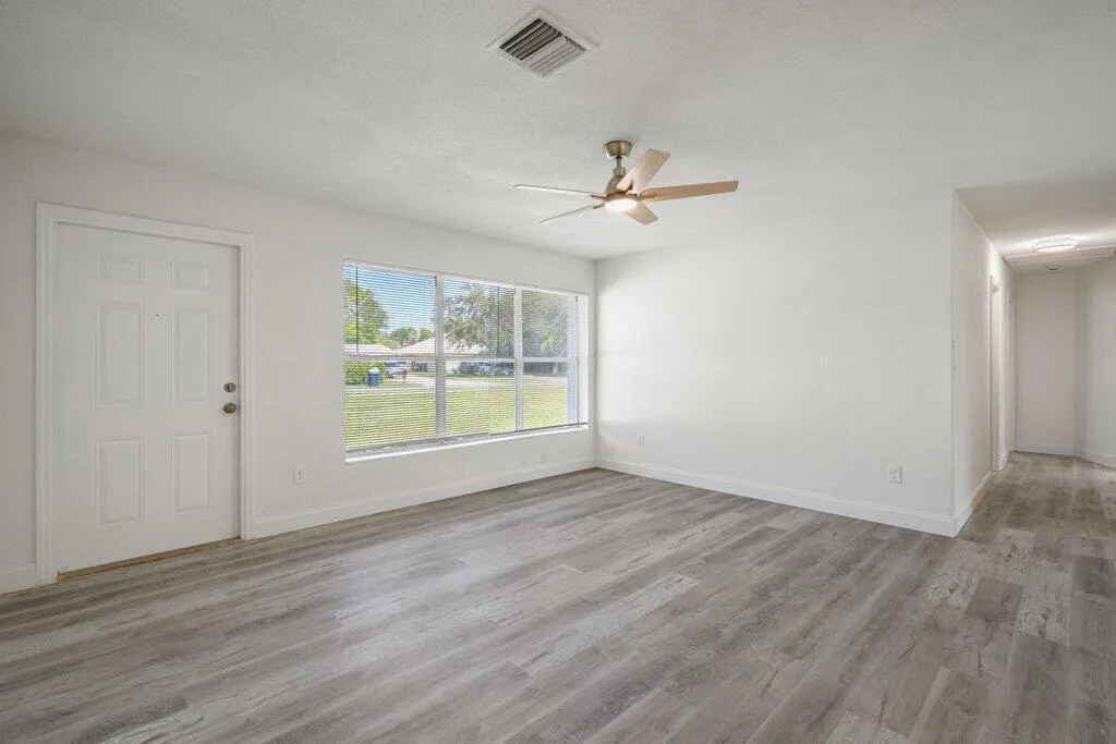911 SE Dolphin Drive, Stuart, FL 34996 photo 10