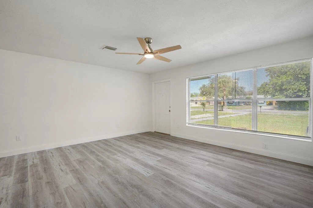 911 SE Dolphin Drive, Stuart, FL 34996 photo 9