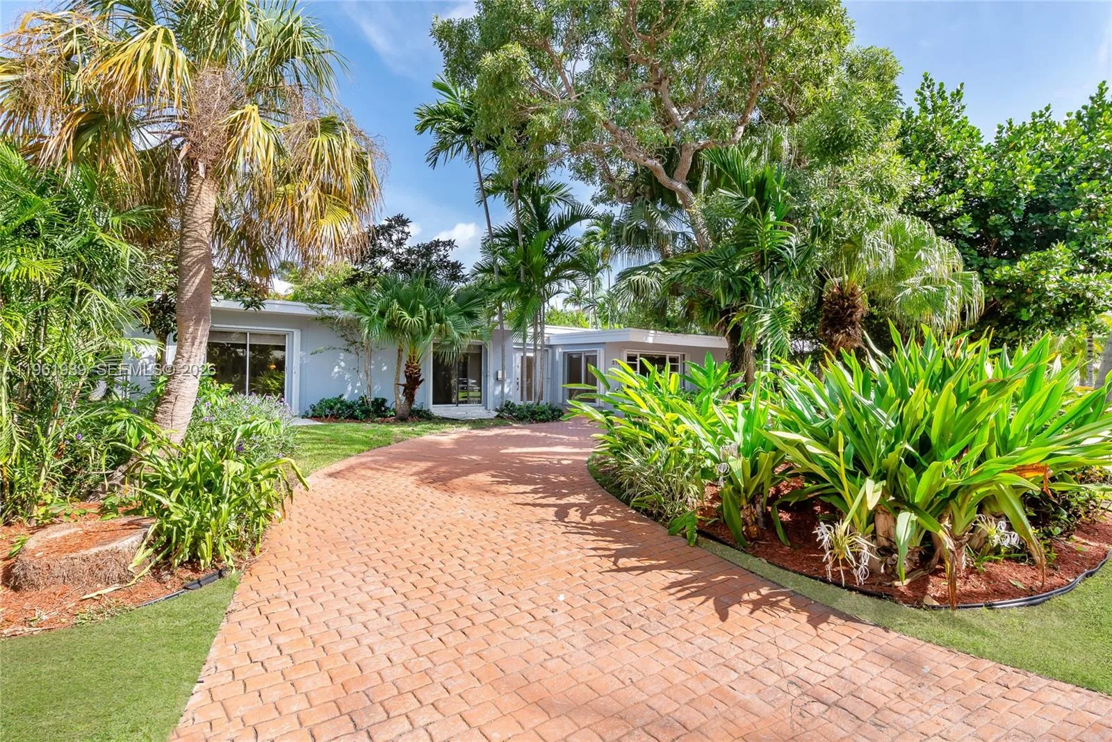 310 Harbor Ct, Key Biscayne, FL 33149 photo 2