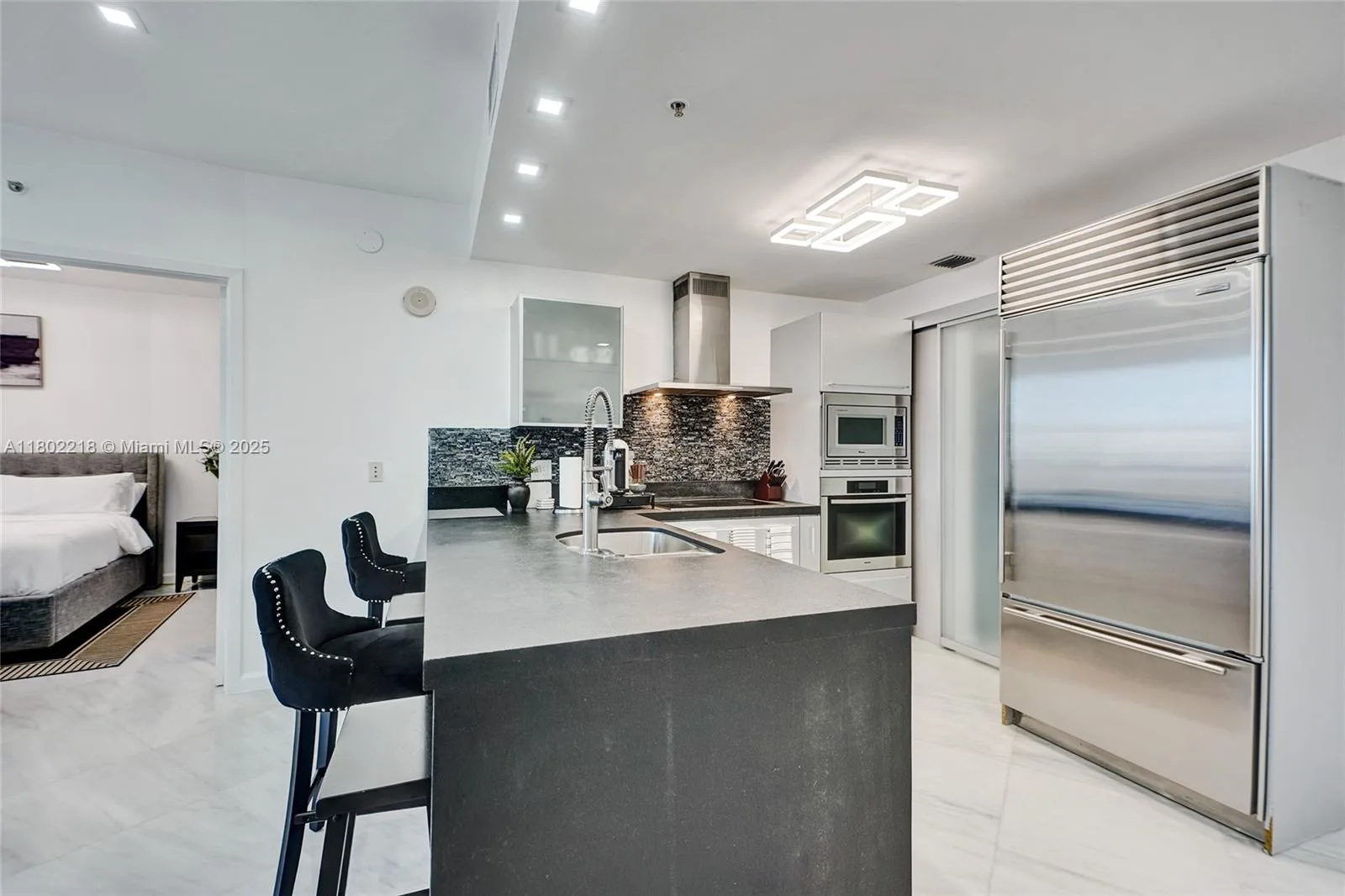 18201 Collins Ave # 808, Sunny Isles Beach, FL 33160 photo 5