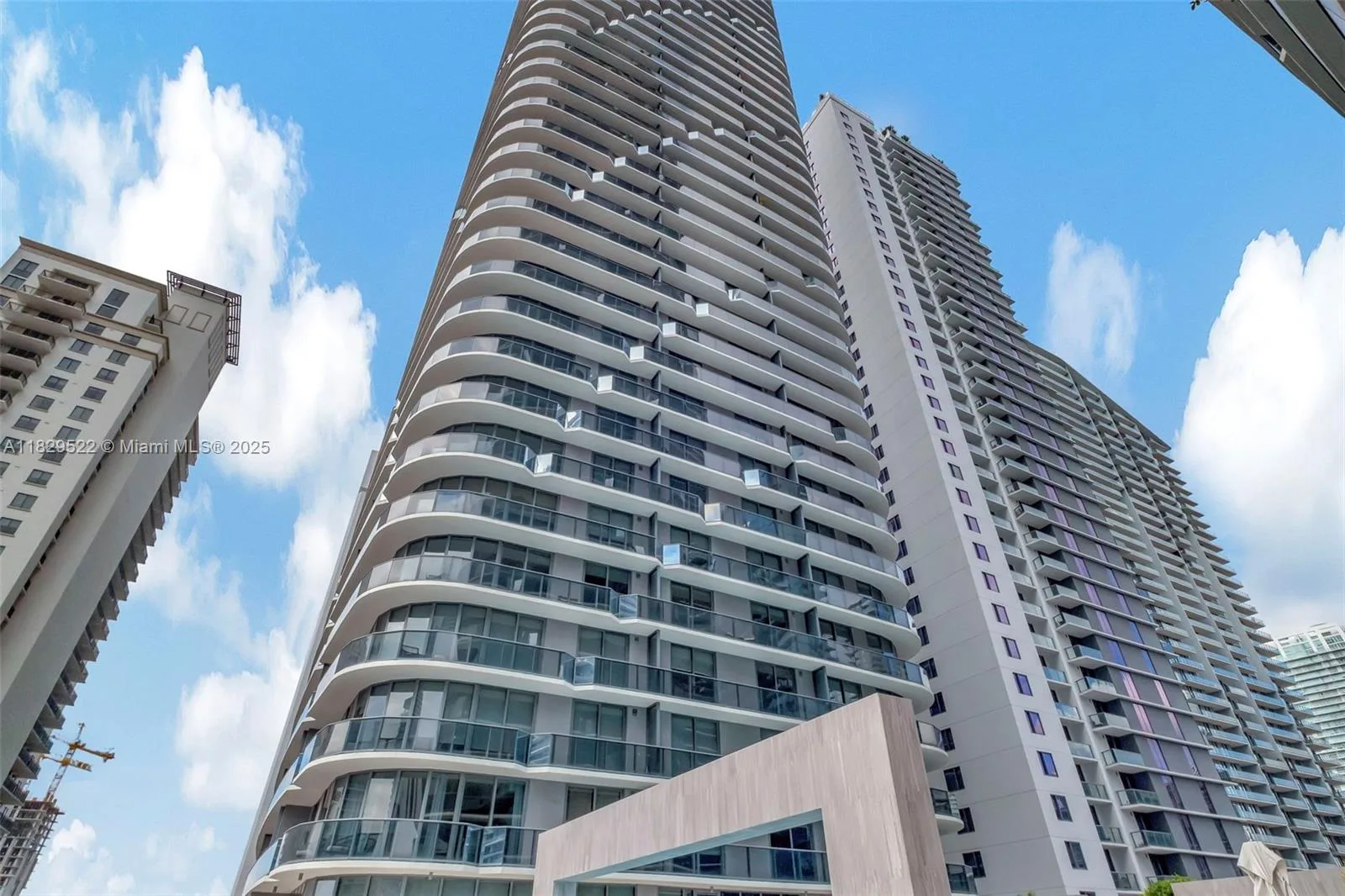 55 SW 9th St # 3908, Miami, FL 33130