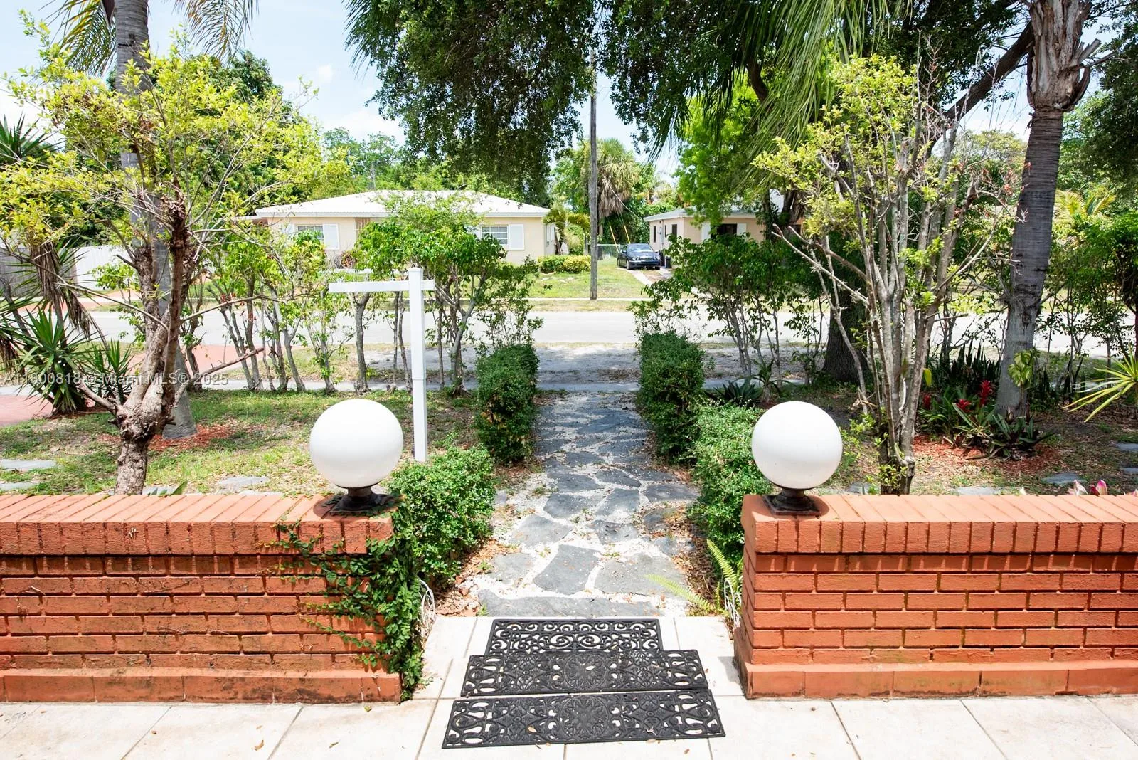 16910 NE 8th Ct, North Miami Beach, FL 33162 photo 3