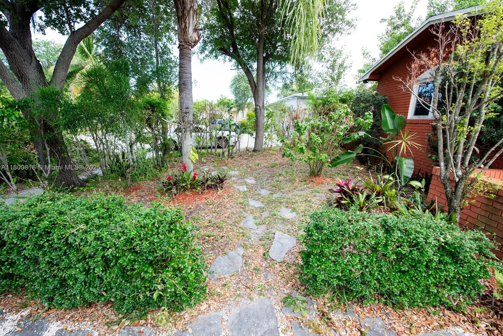 16910 NE 8th Ct, North Miami Beach, FL 33162 photo 4