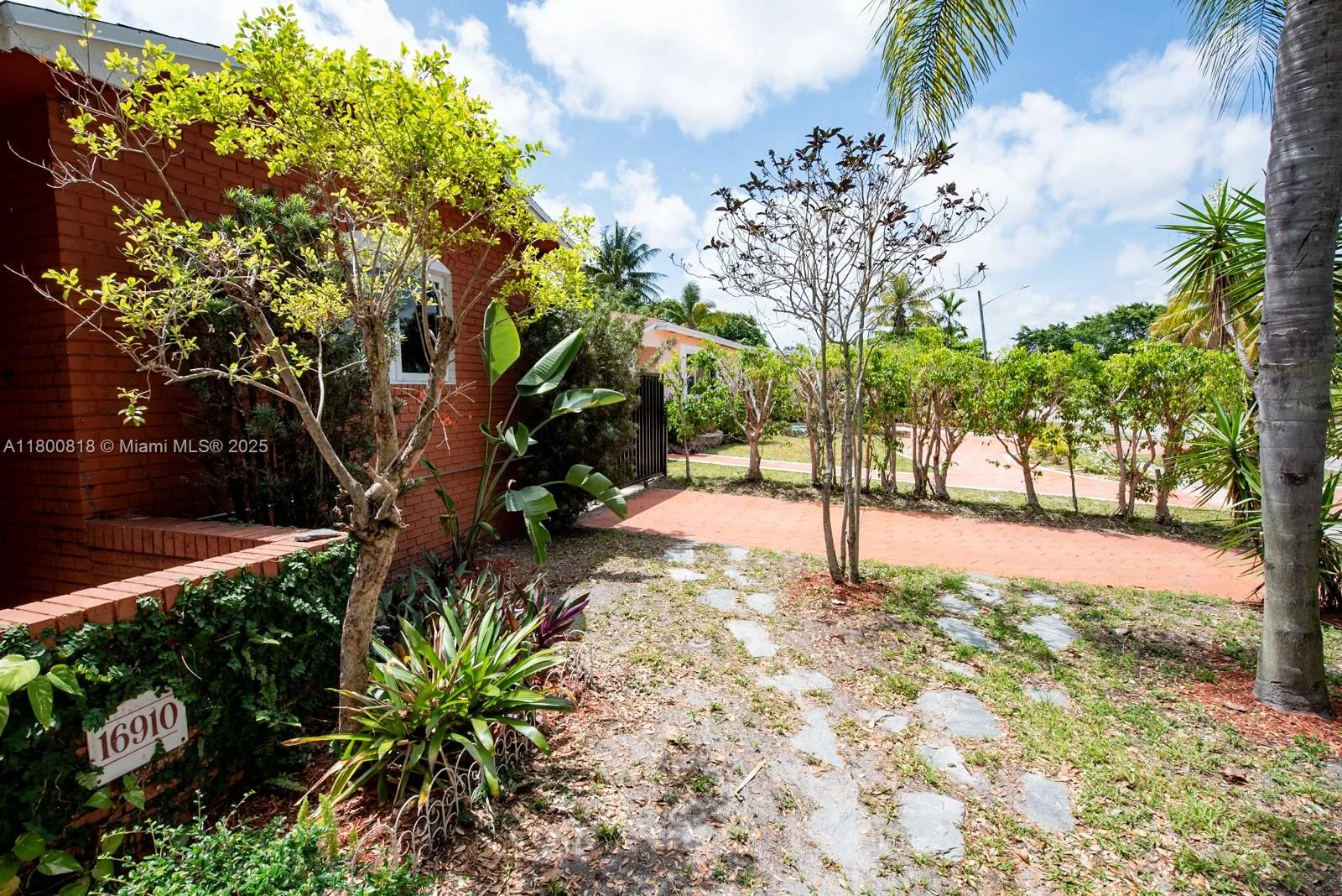 16910 NE 8th Ct, North Miami Beach, FL 33162 photo 5