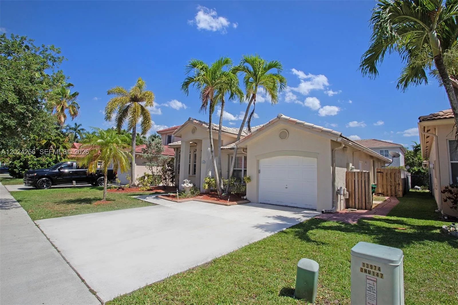 13964 N Cypress Cove Cir, Davie, FL 33325