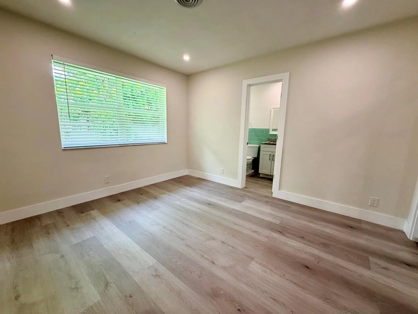 2020 NE 56th Court # 2, Fort Lauderdale, FL 33308 photo 5