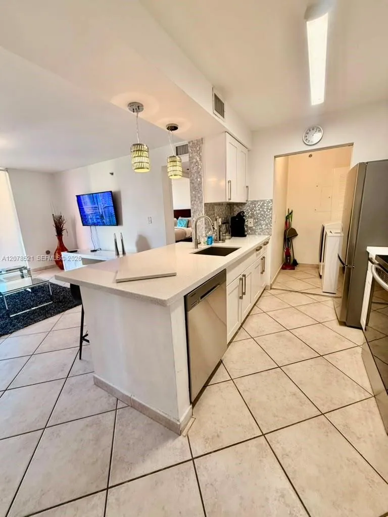 19701 E Country Club Dr # 5605A, Aventura, FL 33180 photo 3