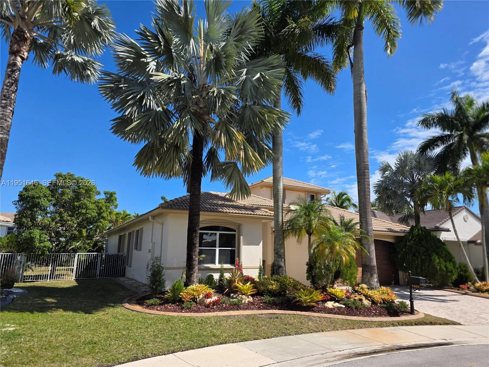 1905 Harbor View Cir, Weston, FL 33327 photo 3