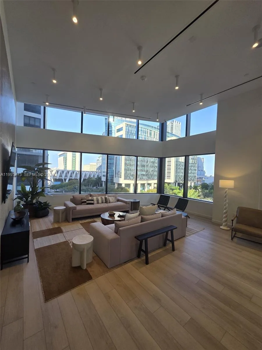 225 N Miami Ave # 910, Miami, FL 33128 photo 3