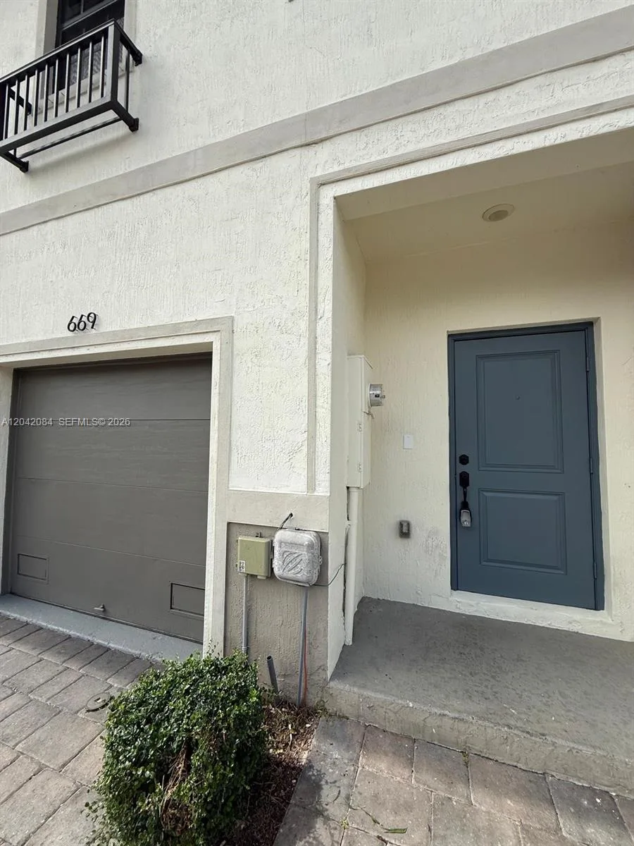 669 SW 11th St, Florida City, FL 33034 photo 3