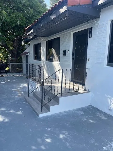 910 SW 8th Ave # D, Miami, FL 33130