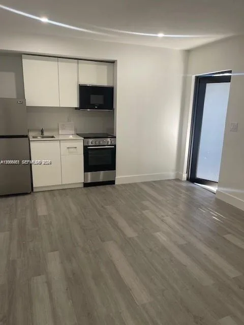 910 SW 8th Ave # D, Miami, FL 33130 photo 3