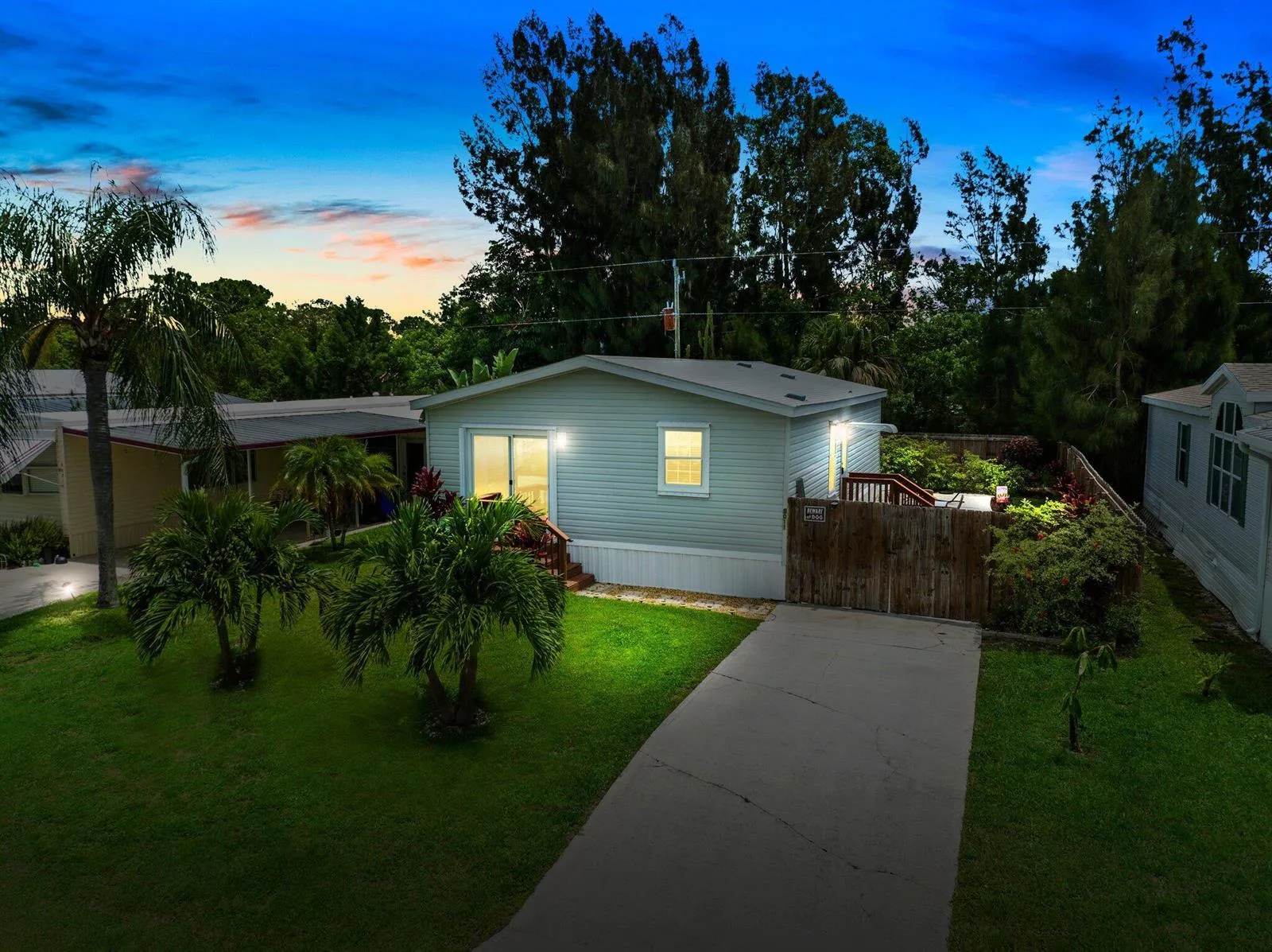 8011 SE Skylark Avenue, Hobe Sound, FL 33455