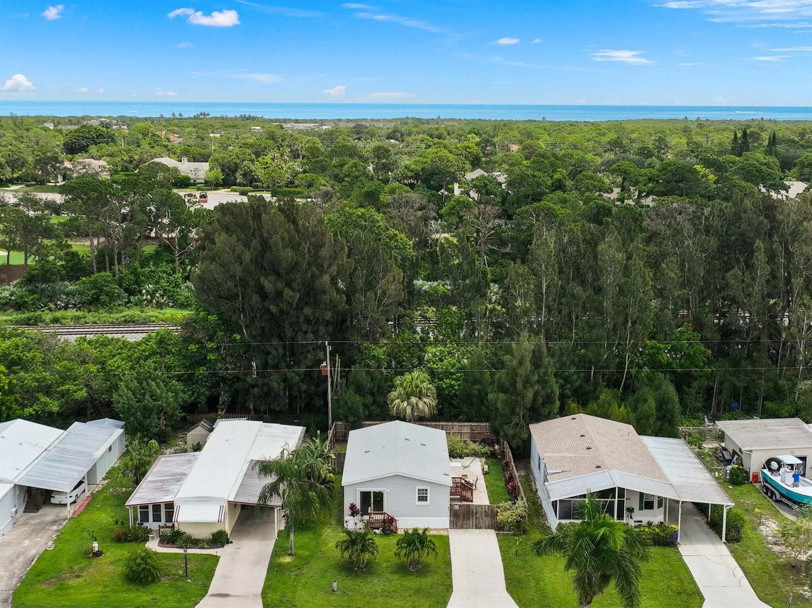 8011 SE Skylark Avenue, Hobe Sound, FL 33455 photo 2