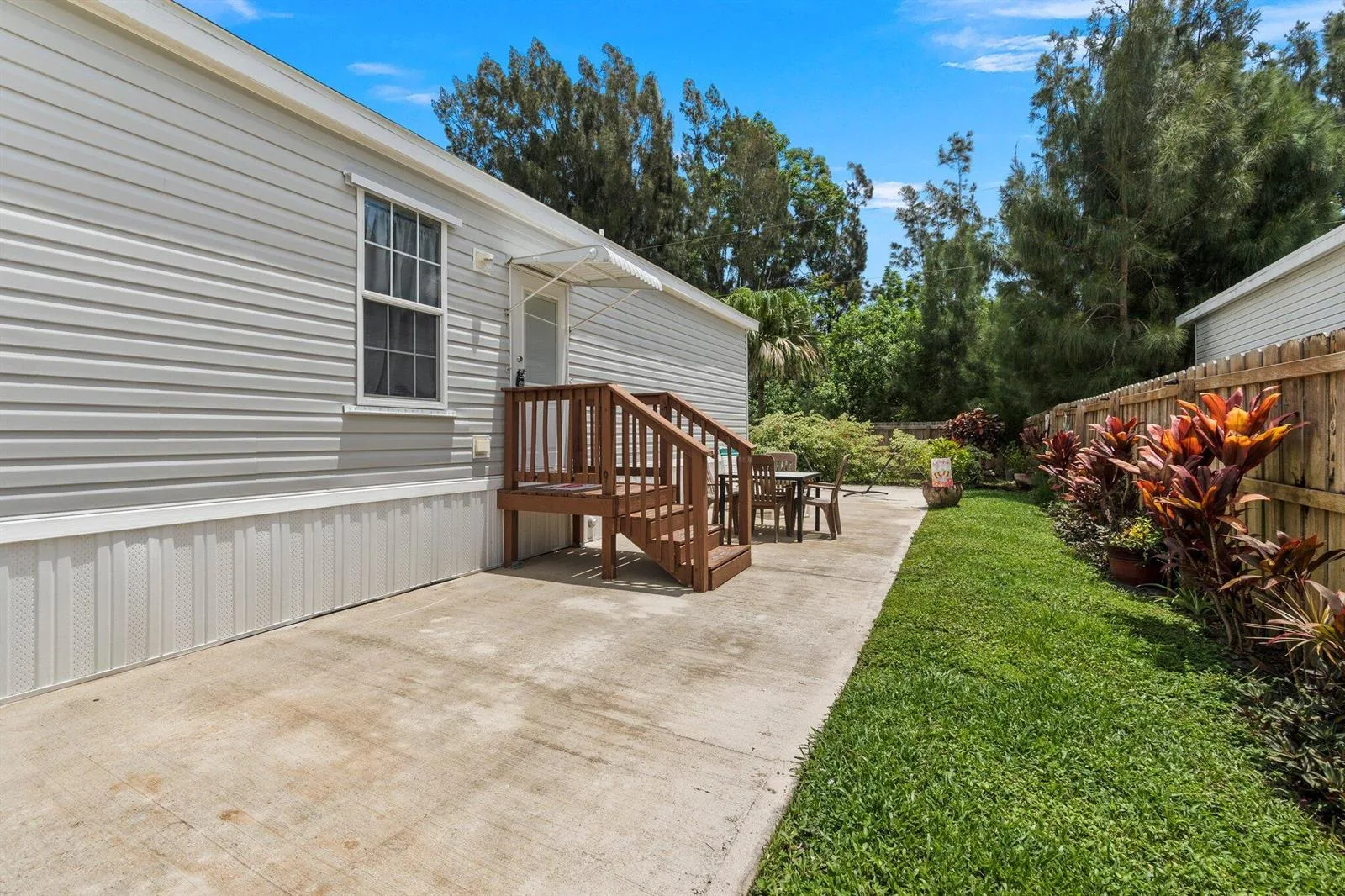 8011 SE Skylark Avenue, Hobe Sound, FL 33455 photo 5