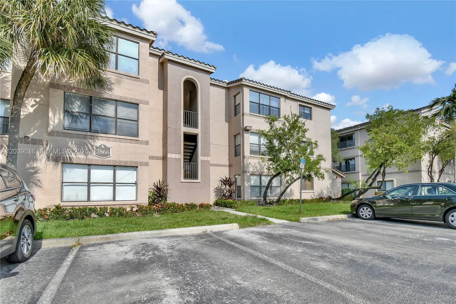 2866 S University Dr # 5105, Davie, FL 33328