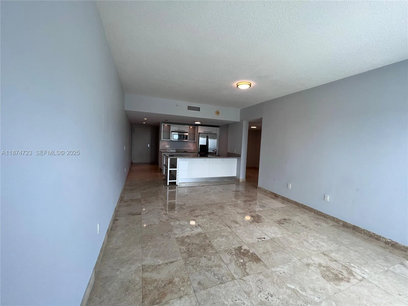 185 SW 7th St # 4204, Miami, FL 33130 photo 2