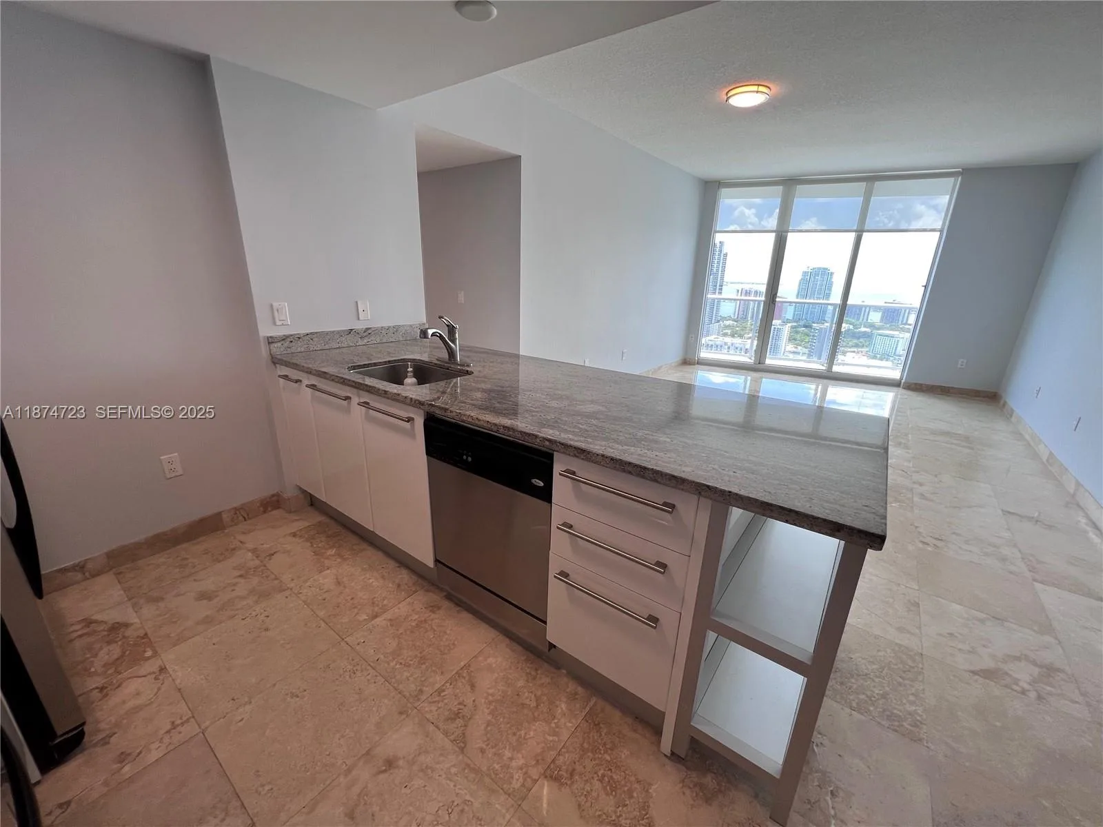185 SW 7th St # 4204, Miami, FL 33130 photo 4