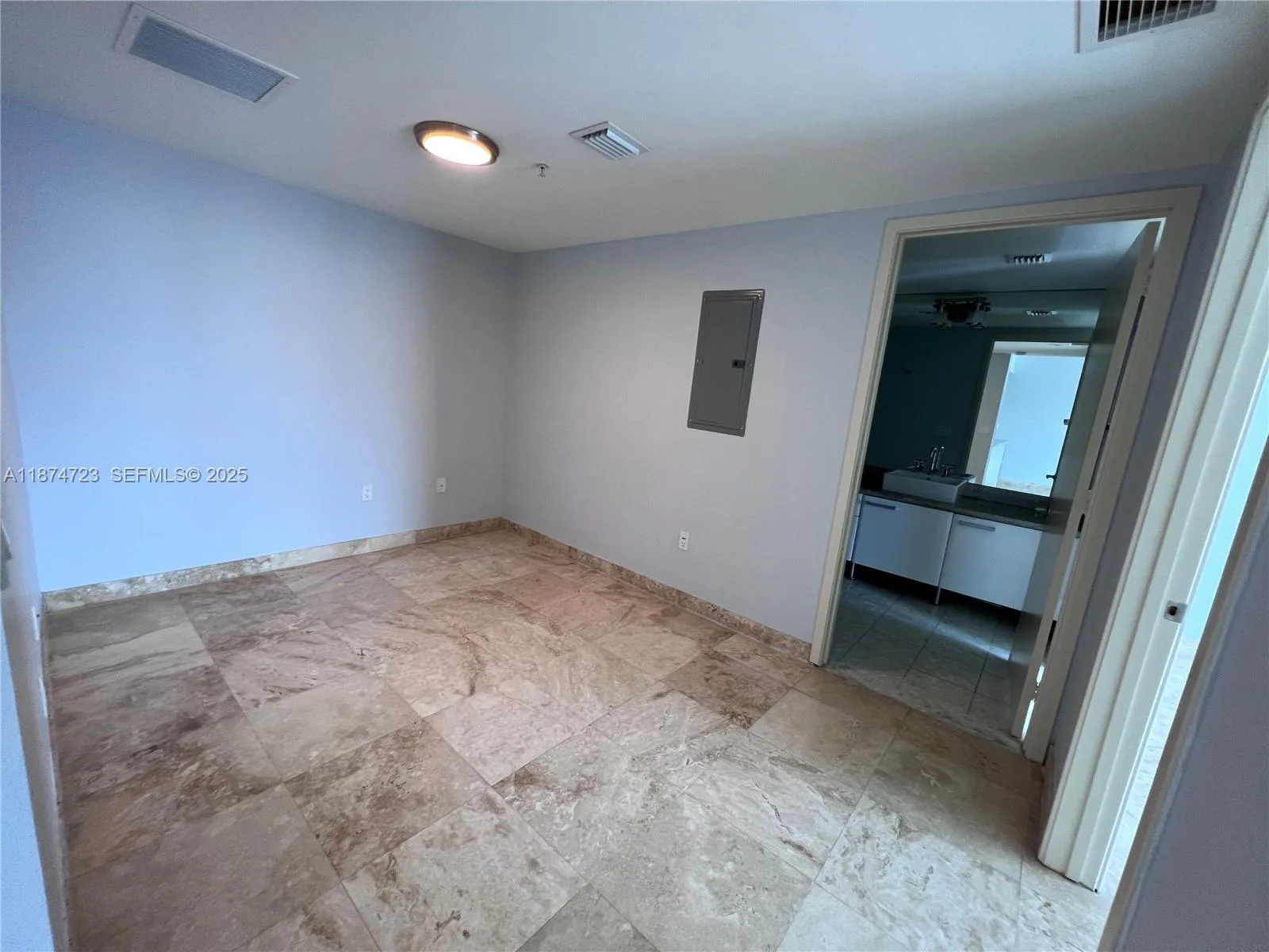 185 SW 7th St # 4204, Miami, FL 33130 photo 9