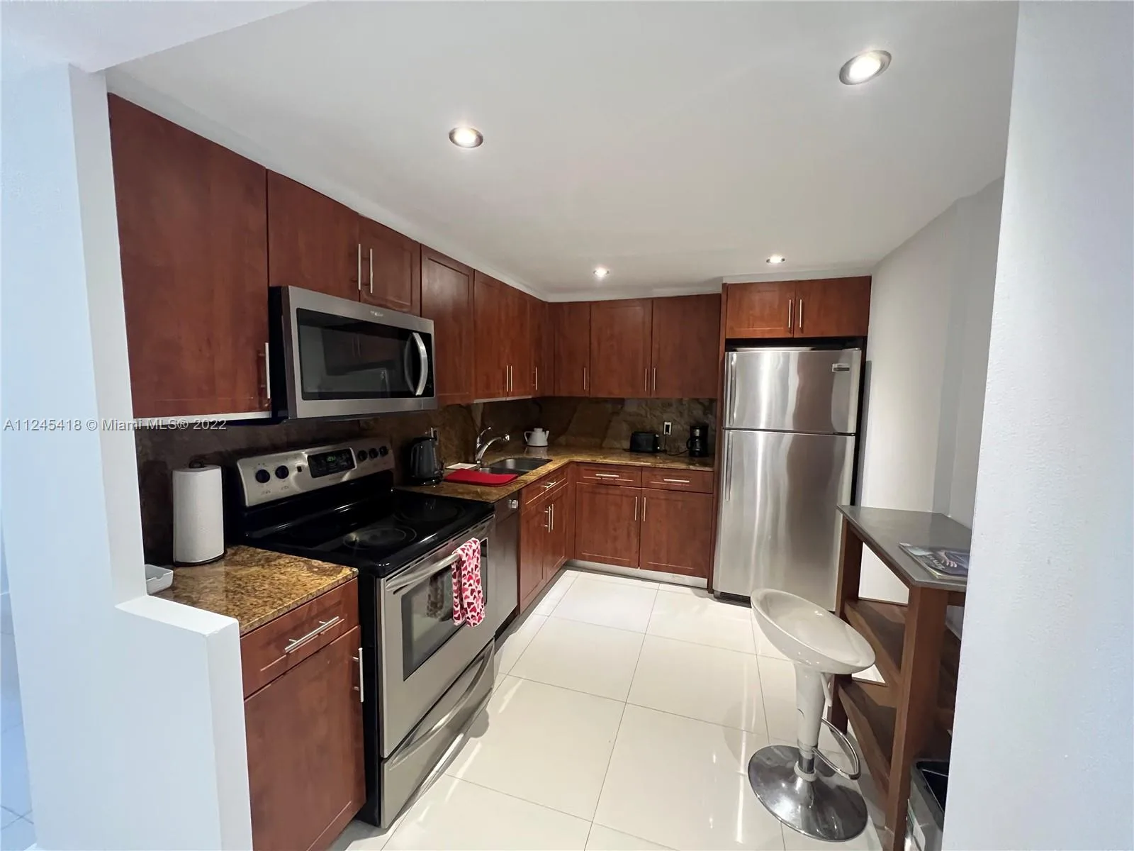 5161 Collins Ave # 309, Miami Beach, FL 33140 photo 2