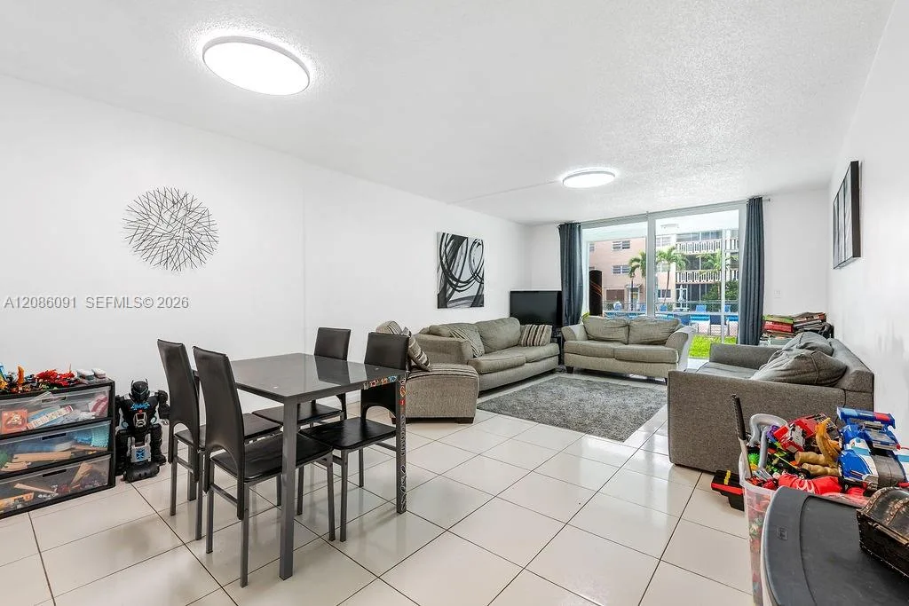 319 NE 14th Ave # 106, Hallandale Beach, FL 33009