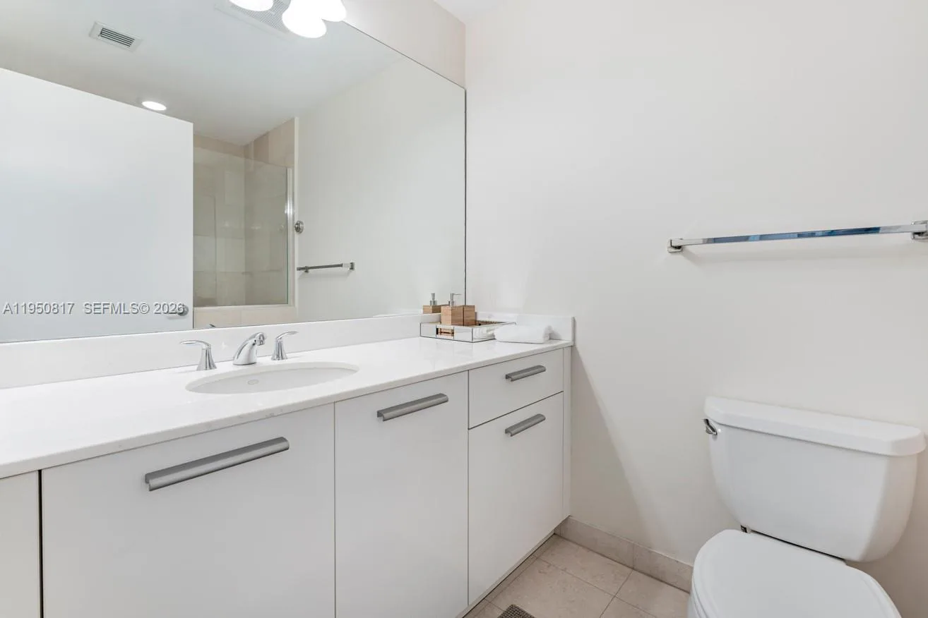 1060 Brickell Ave # 1507, Miami, FL 33131 photo 11