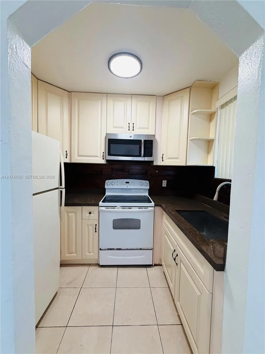 756 N 17th Ave # 15, Hollywood, FL 33020 photo 2