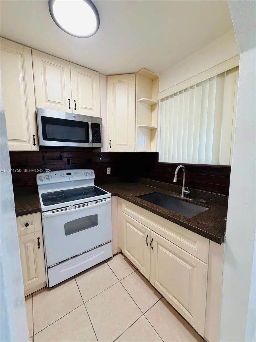 756 N 17th Ave # 15, Hollywood, FL 33020 photo 3