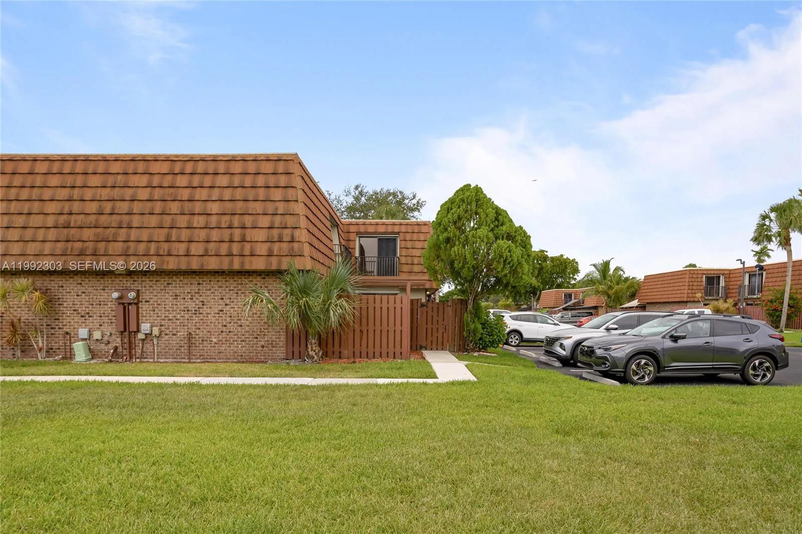 1170 SW 118th Ter, Davie, FL 33325 photo 4