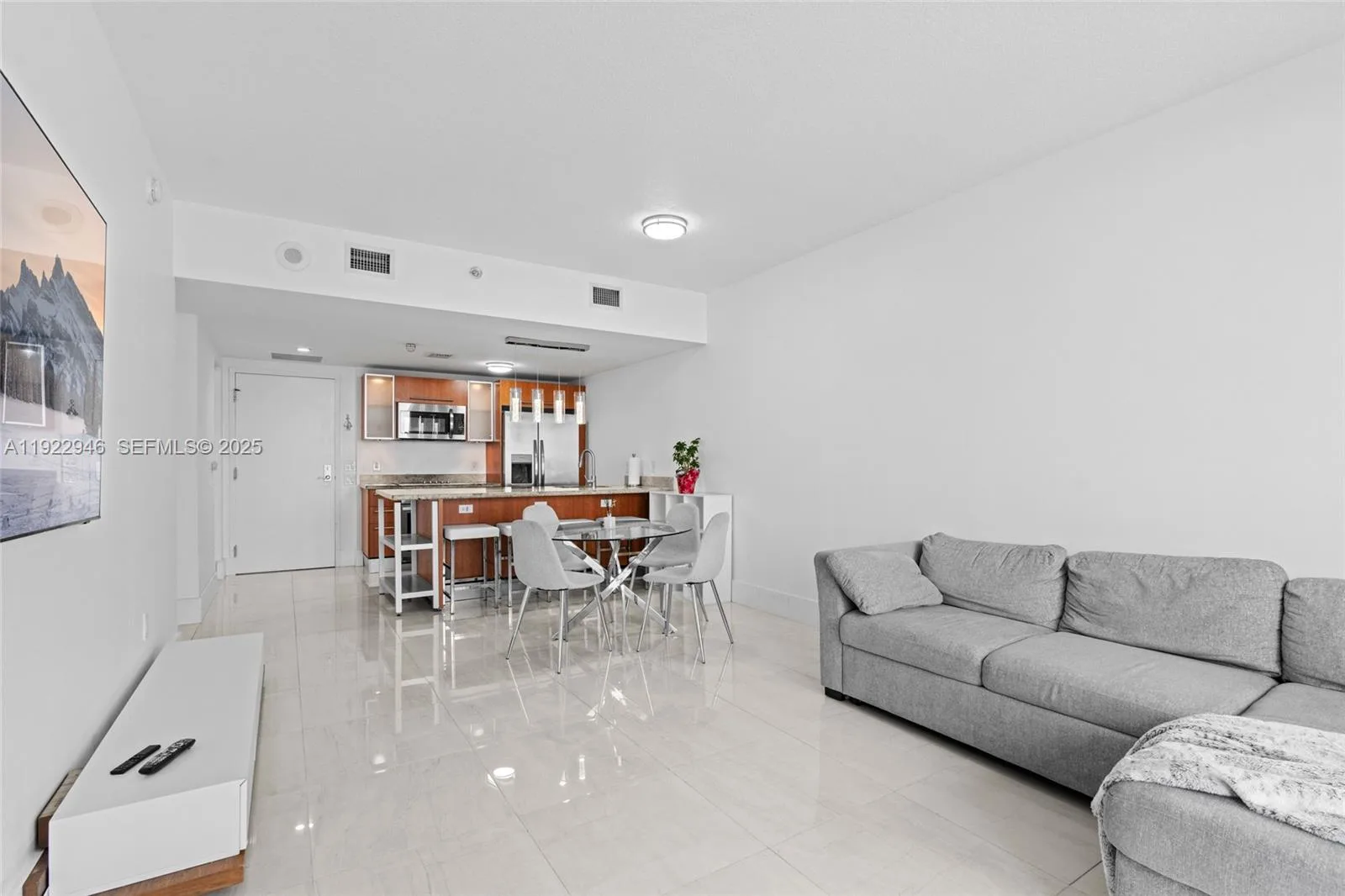 185 SW 7th St # 3314, Miami, FL 33130 photo 3