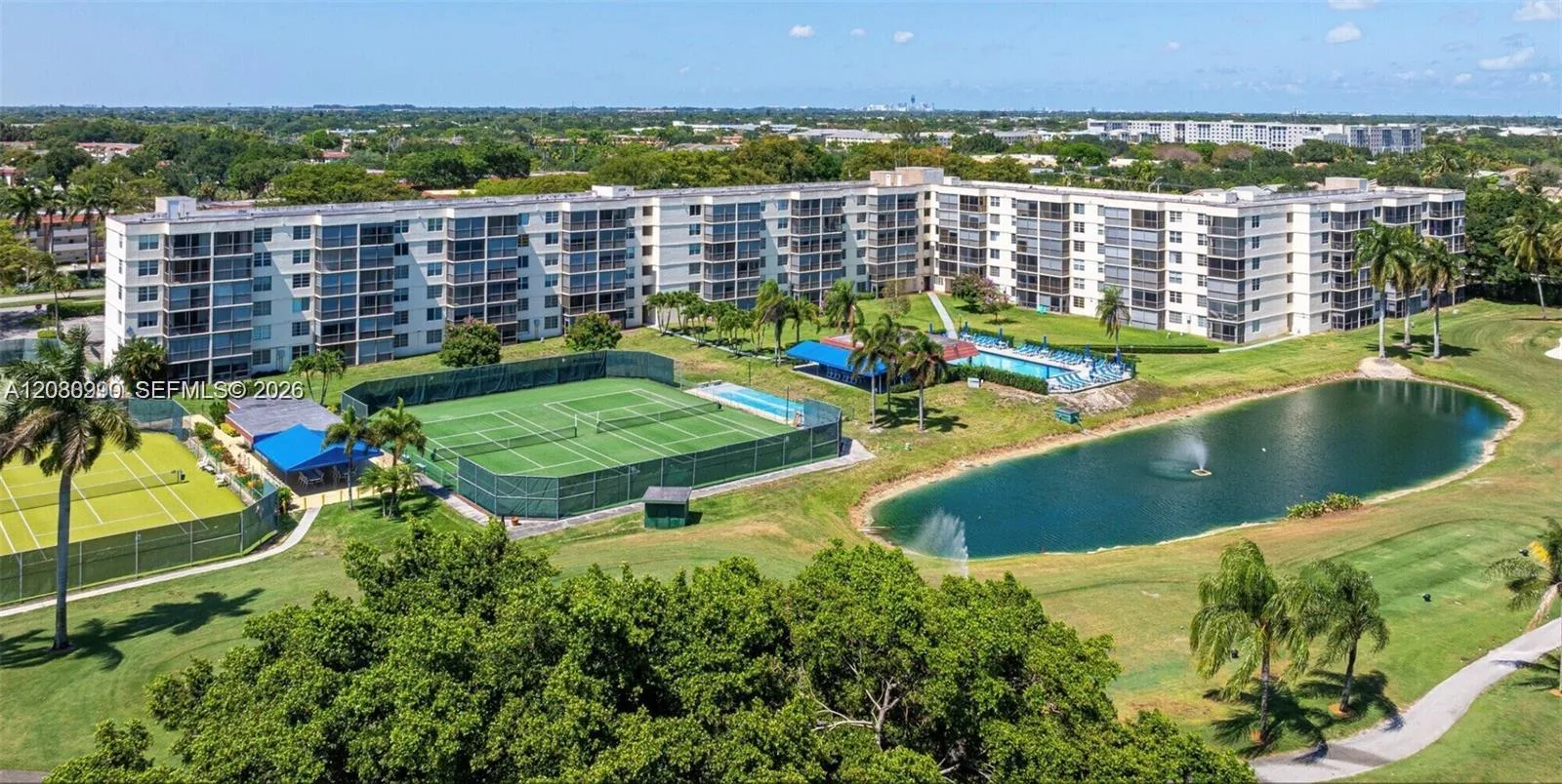800 S Hollybrook Dr # 305, Pembroke Pines, FL 33025
