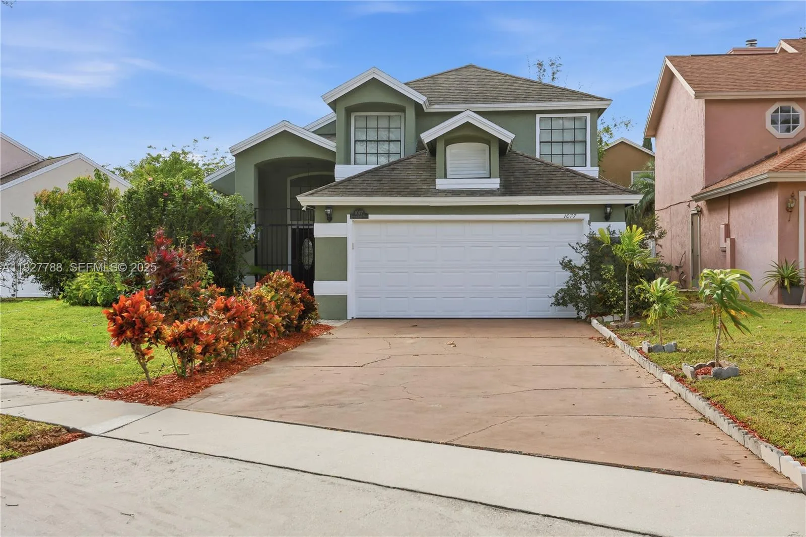 1077 Summer Lakes Dr, Orlando, FL 32835 photo 2