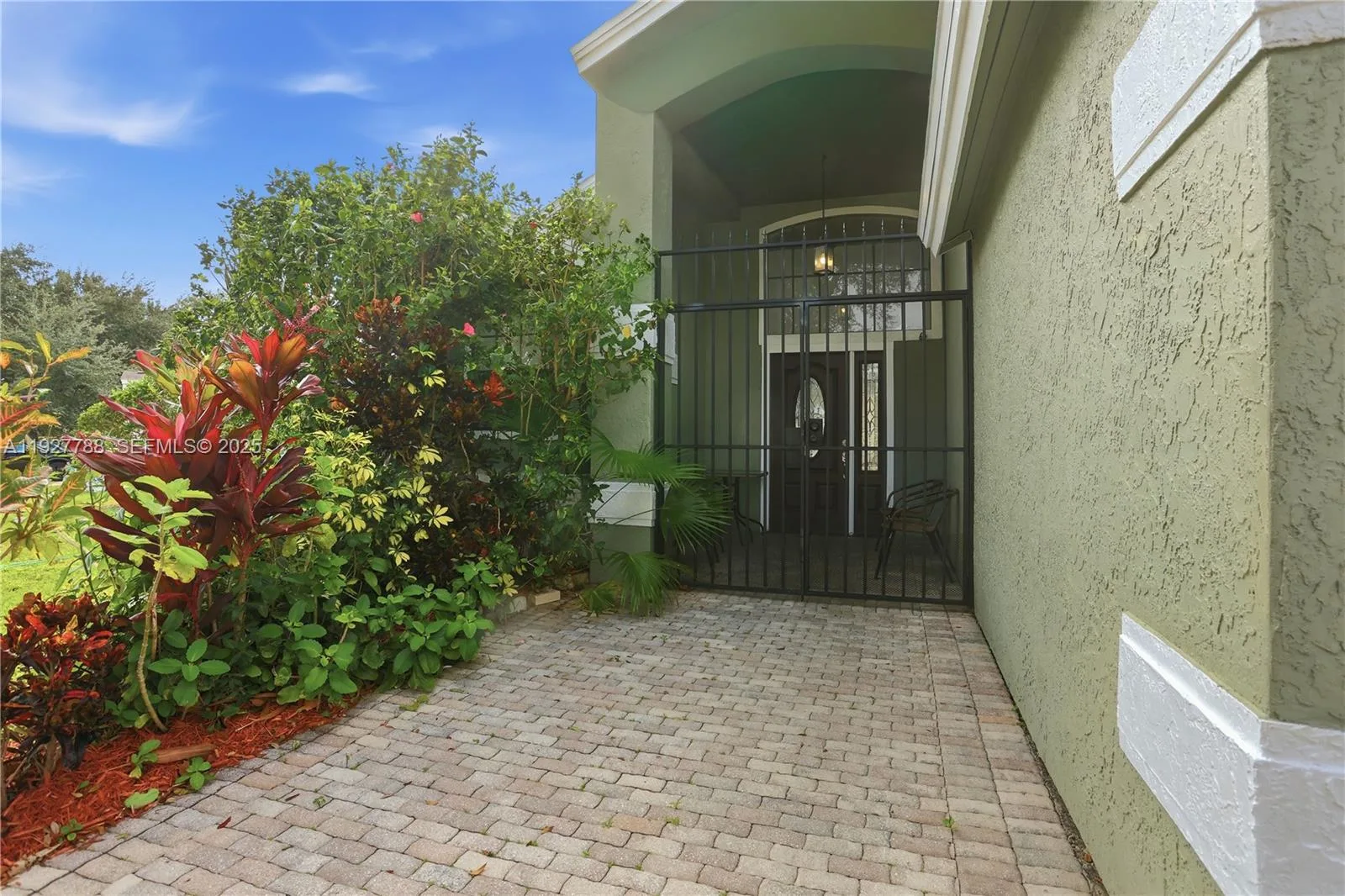 1077 Summer Lakes Dr, Orlando, FL 32835 photo 3